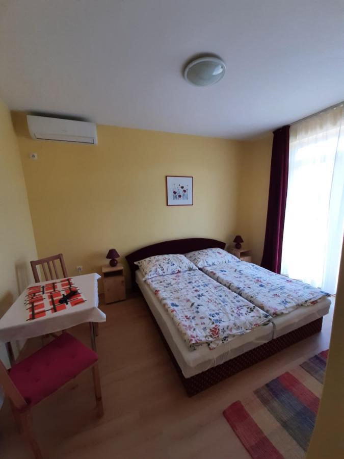 Kondics Apartmanhaz Sarvar Exterior photo