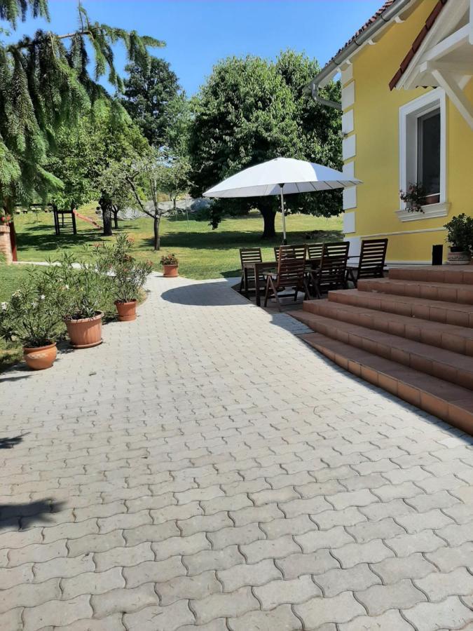 Kondics Apartmanhaz Sarvar Exterior photo