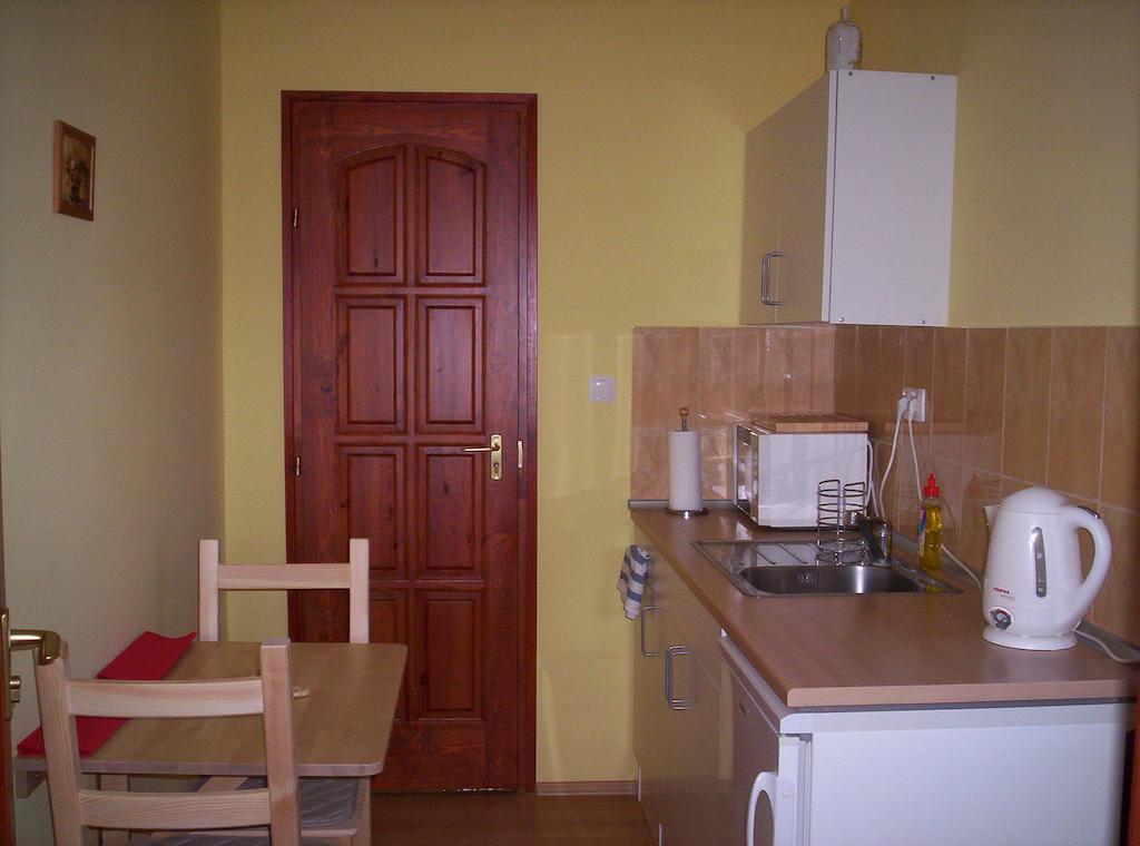Kondics Apartmanhaz Sarvar Exterior photo