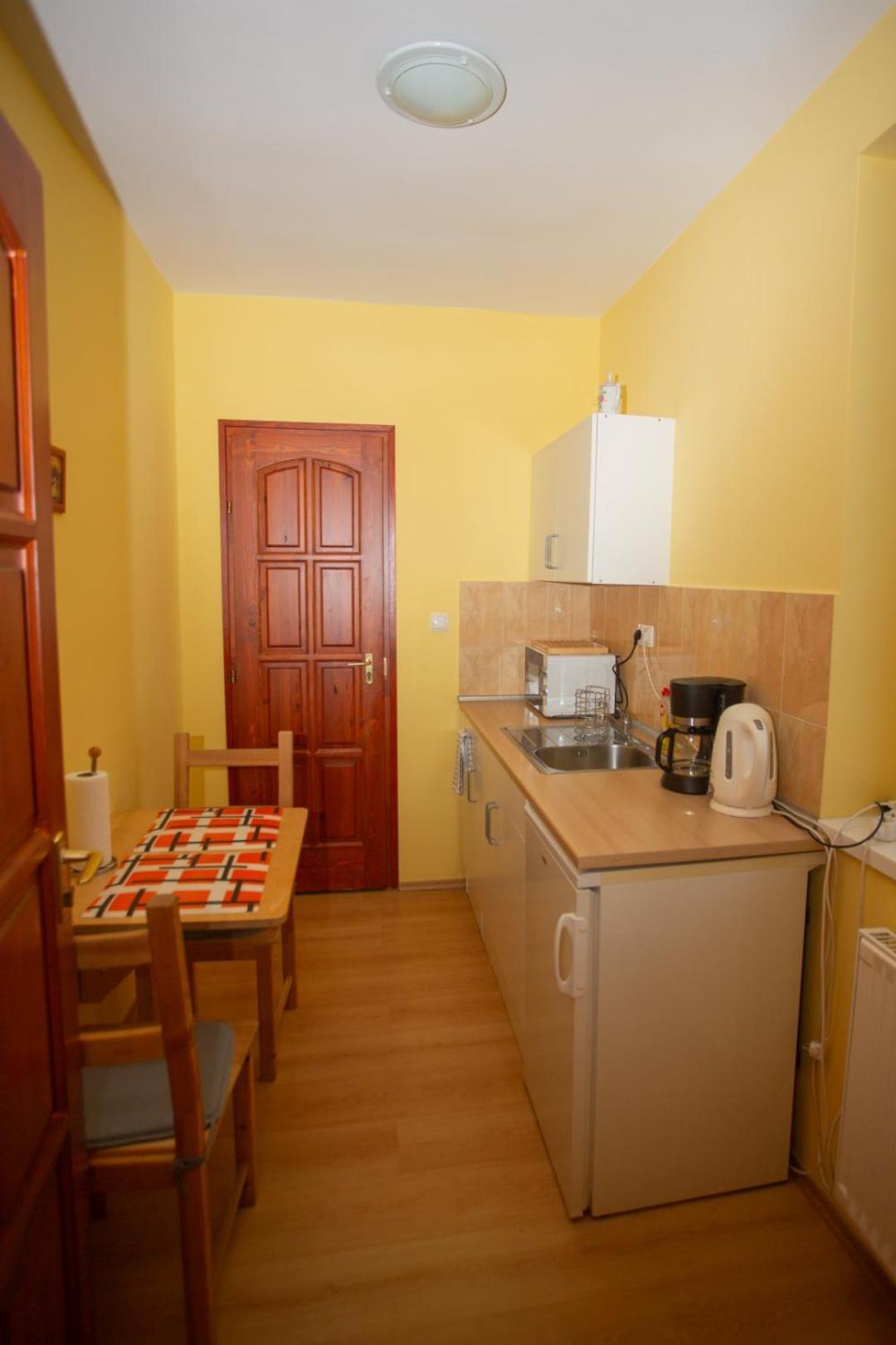 Kondics Apartmanhaz Sarvar Exterior photo