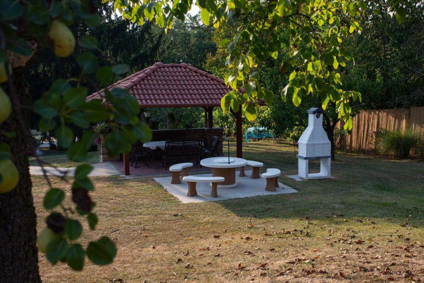 Kondics Apartmanhaz Sarvar Exterior photo
