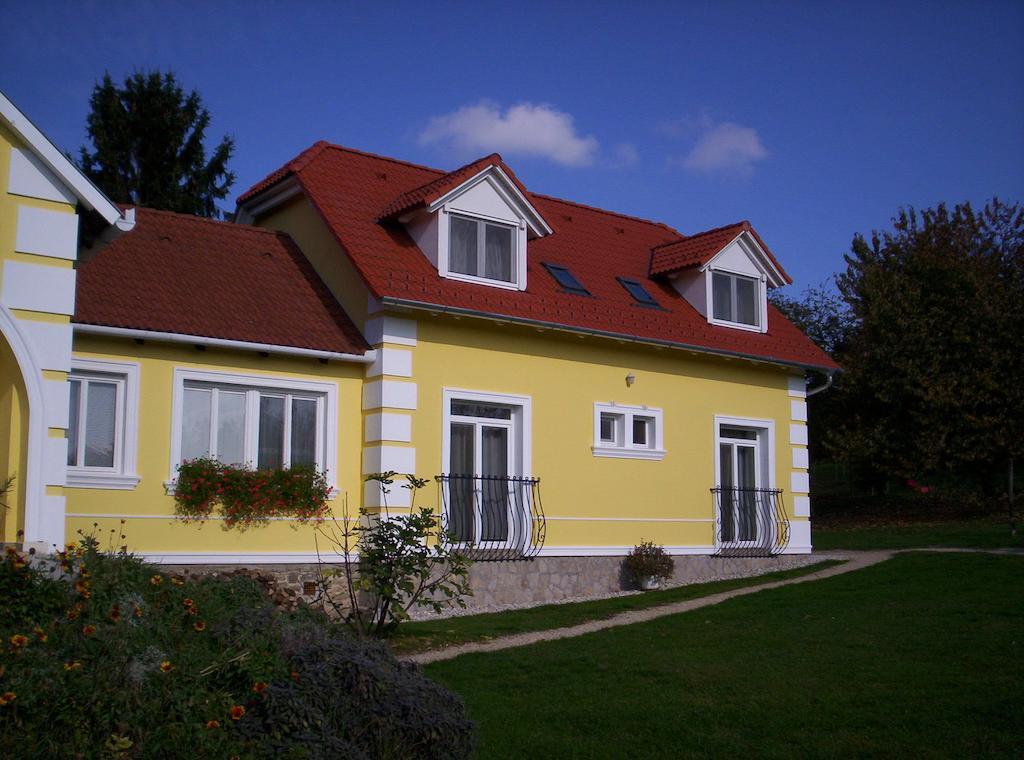 Kondics Apartmanhaz Sarvar Exterior photo