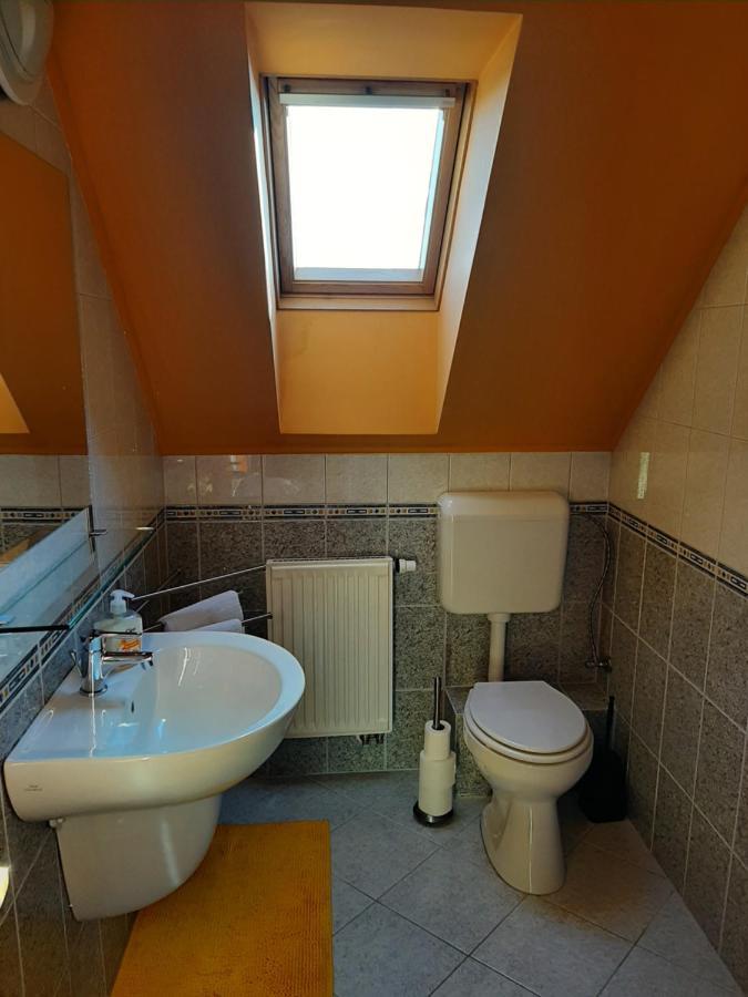 Kondics Apartmanhaz Sarvar Exterior photo