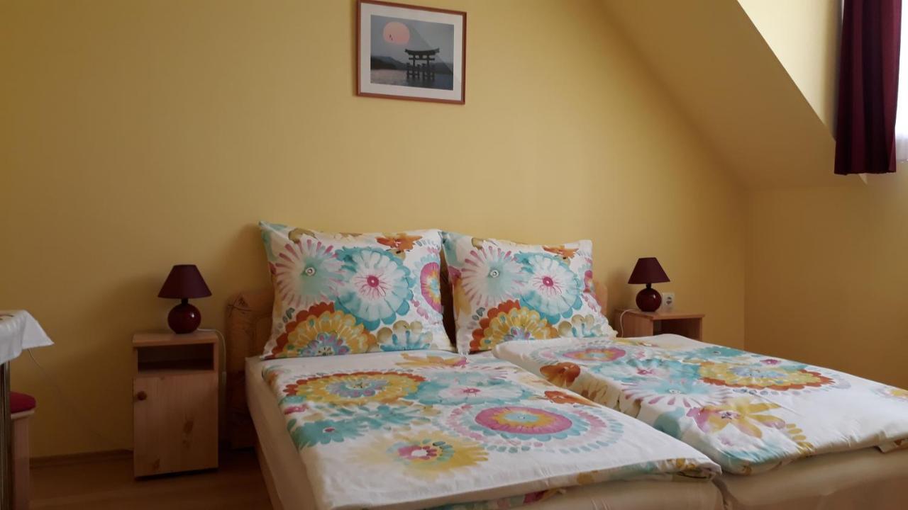 Kondics Apartmanhaz Sarvar Exterior photo