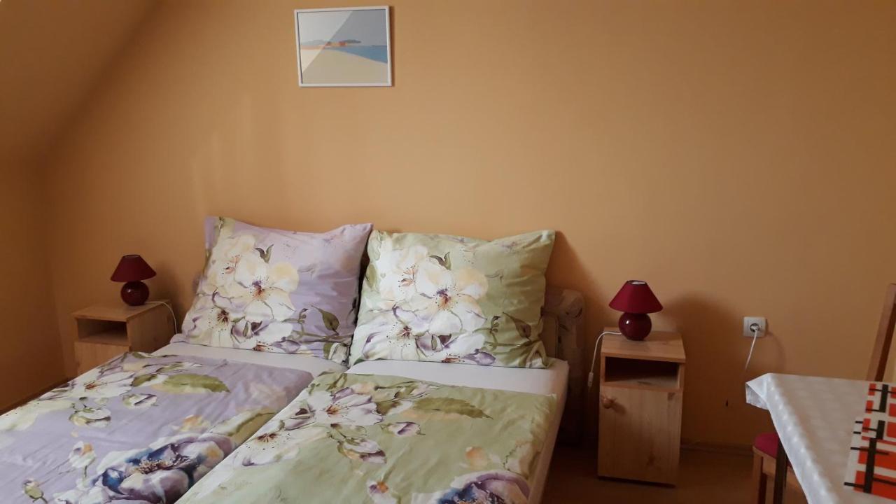 Kondics Apartmanhaz Sarvar Exterior photo