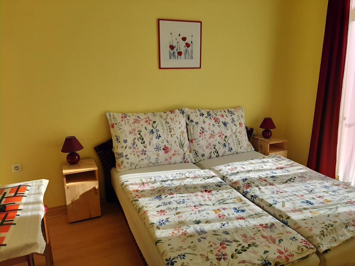 Kondics Apartmanhaz Sarvar Exterior photo